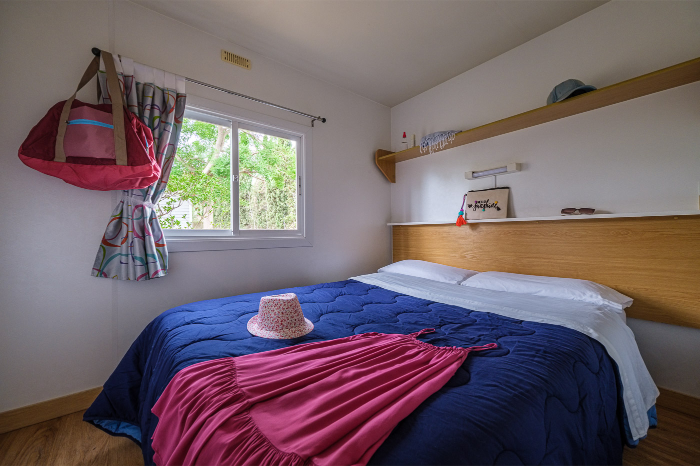 exemple de chambre dans un mobil home moderne